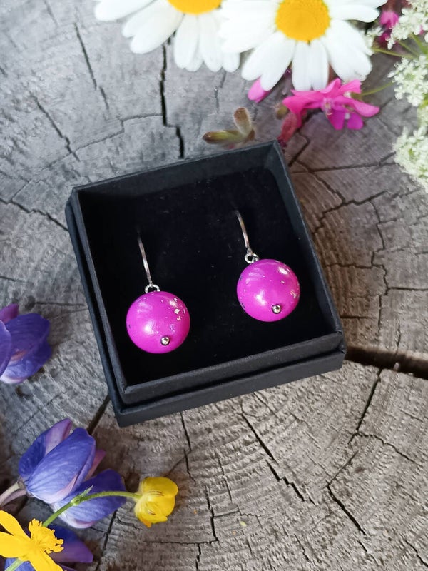 Small round bead earrings in magenta