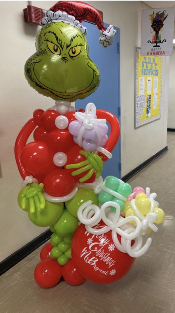 GRINCH BALLOON SCULPTURE