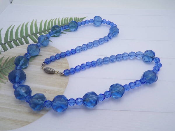 Beautiful Vintage Blue Faceted Glass Beads Graduating Necklace.