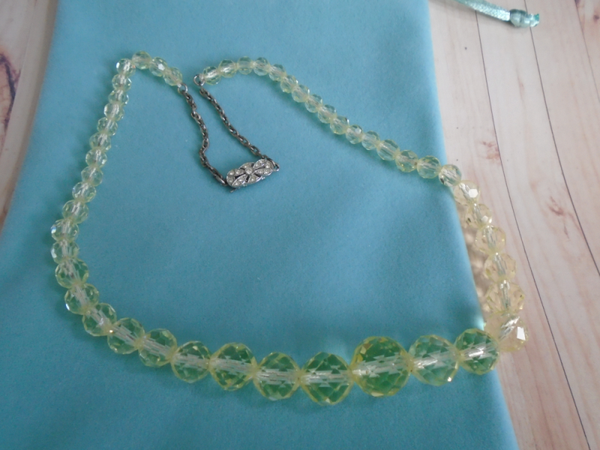 Vintage Faceted Lemon Crystal Graduated Bead with a Diamante Fishhook Clasp Necklace.