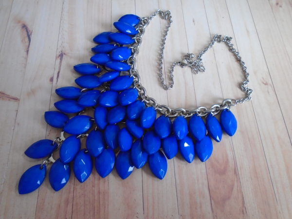 Pretty Blue Modern Necklace.