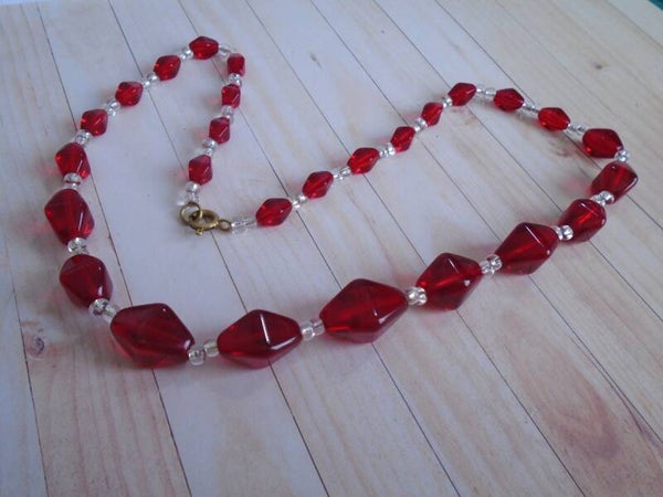 Lovely Vintage 1960/50's Red and Clear Glass Necklace.