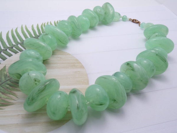 Stunning Vintage Green Resin Large Chunky Bold Barrel Bead Necklace