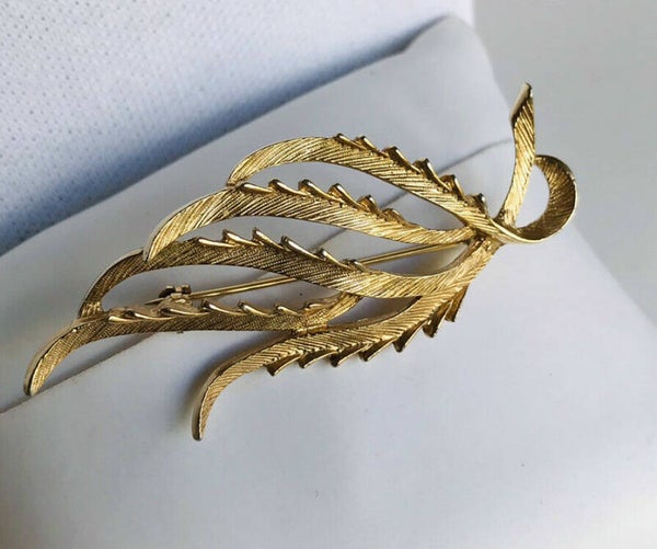 Vintage Sarah Coventry Canada Gold Toned Brooch