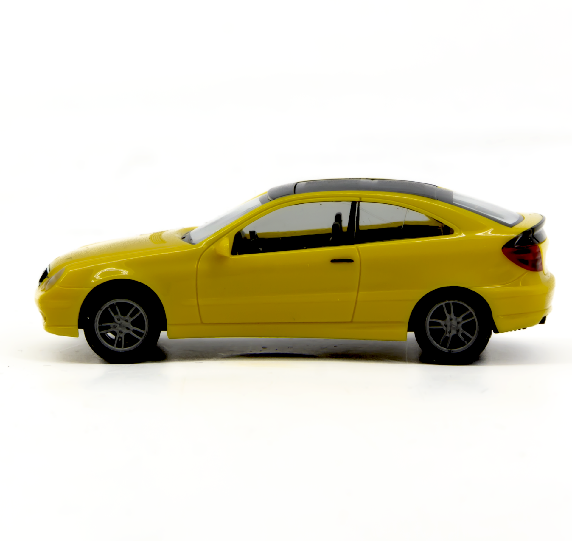 Herpa 147200 – Mercedes‑Benz C‑Klasse Zinkgeel (H0)