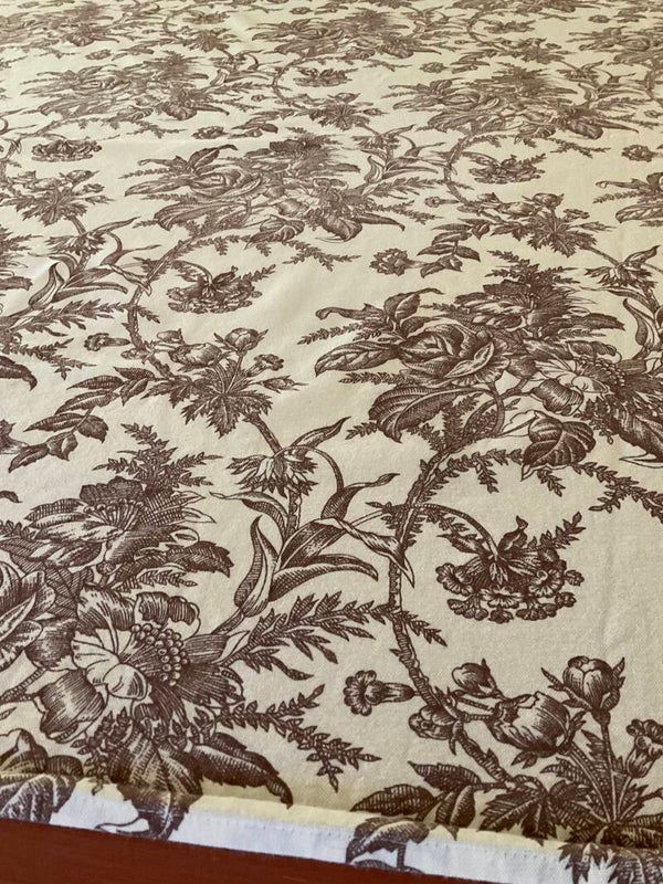 Tablecloth tree/vine design