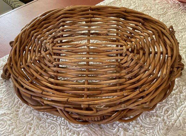 Oval wicker server