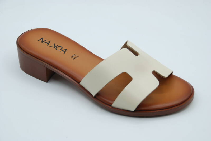 m-70-leather-crema-moon-standard.jpg