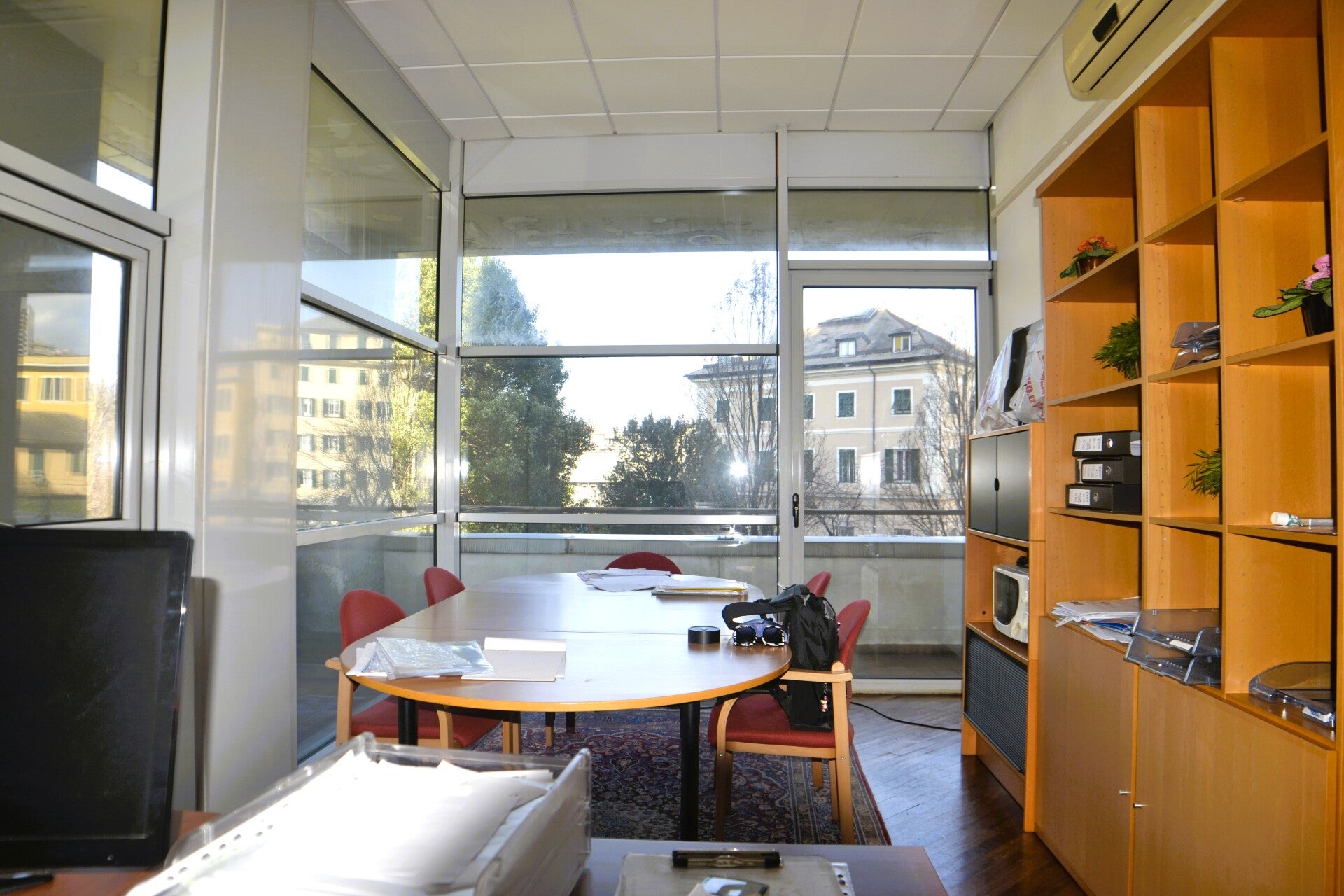 Torri Fiumara – Ufficio di 90 m² arredato, con terrazza e posto auto