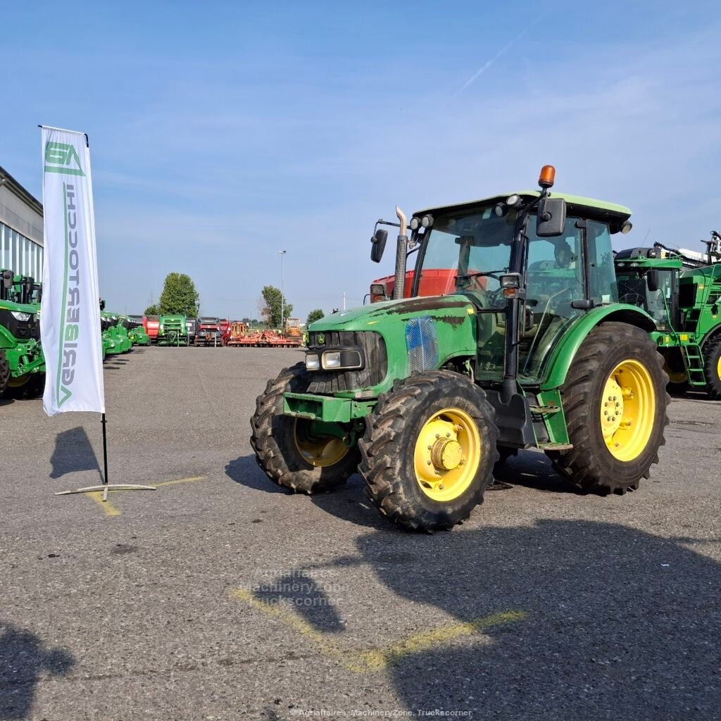 John Deere 5620