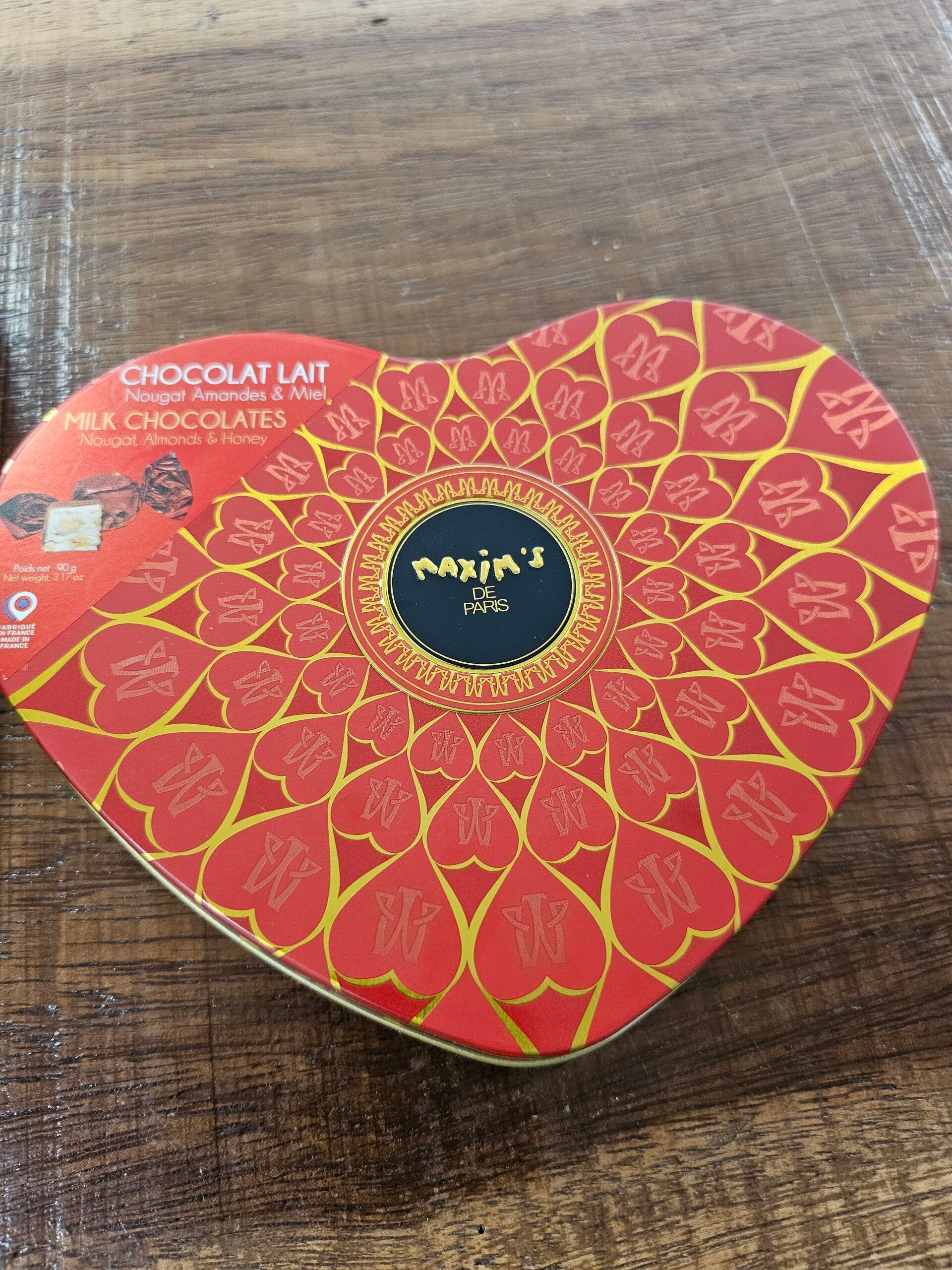 Boite coeur, tendres chocolats au coeur de nougat fondant amande et miel
