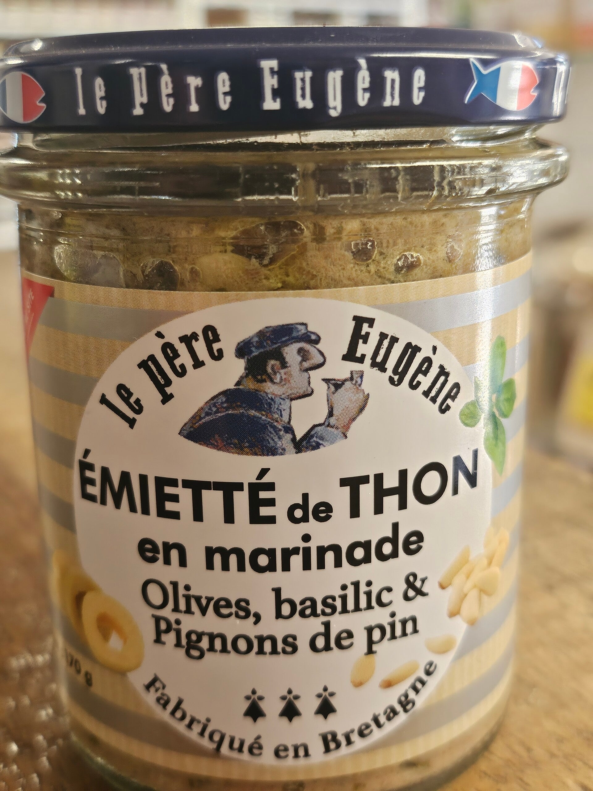 Émietté de Thon en marinade, Olives,basilic et pignons de pin