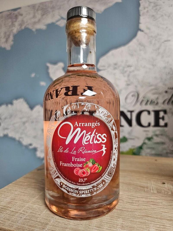 Rhum arrangé Fraise Framboise, Rhum MÉTISS ILE DE LA REUNION, 35cl 23 7% vol