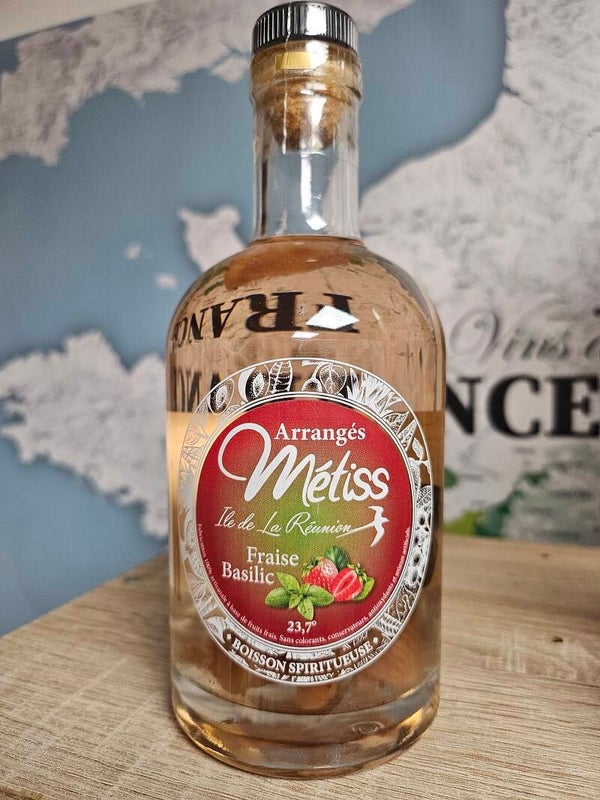 Rhum arrangé Fraise Basilic, Rhum MÉTISS ÎLE DE LA RÉUNION, 35cl 23,7%
