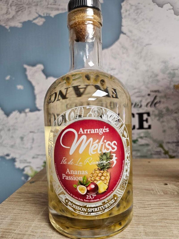 Rhum arrangé Ananas Passion, RHUM MÉTISS DE L'ÎLE DE LA RÉUNION,  35cl 23,7% vol