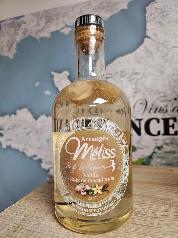 Rhum arrangé Vanille Nois de macadamia, RHUM MÉTISS DE L'ÎLE DE LA RÉUNION,  35cl 23,7% vol