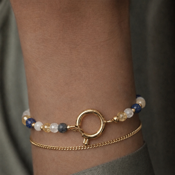 Graviertes Edelstein-/Perlenarmband mit Verschluss deiner Wahl Gold | Silber - Initialen Charm