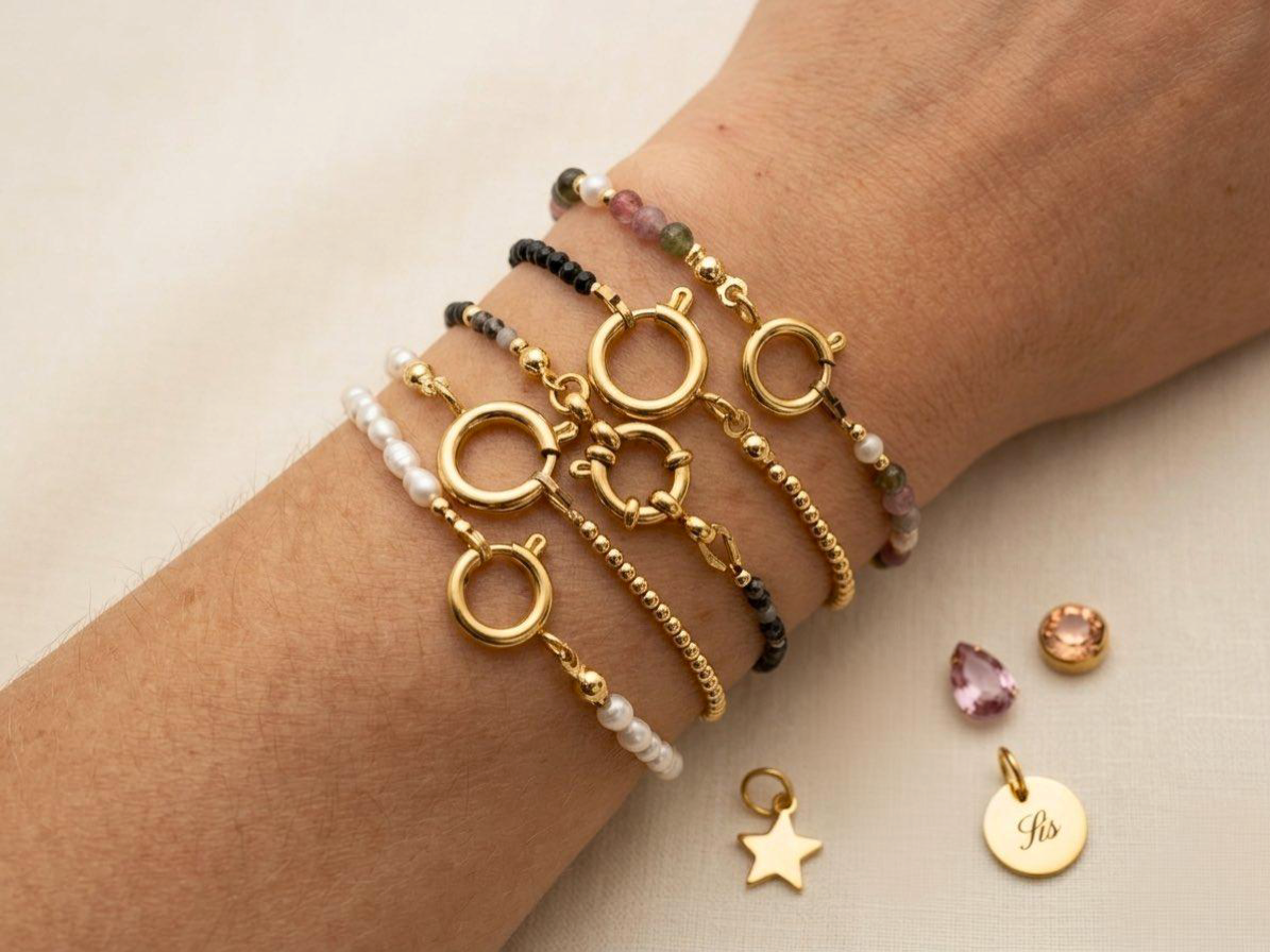 Graviertes Edelstein-/Perlenarmband mit Verschluss deiner Wahl Gold | Silber - Initialen Charm