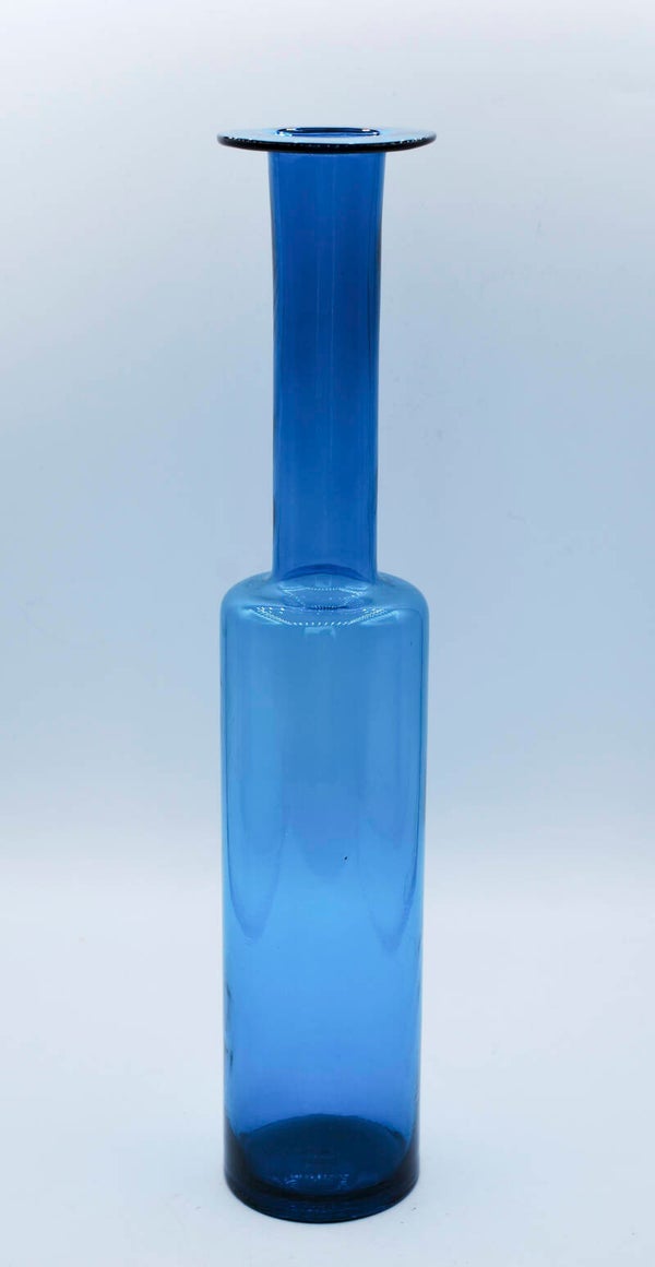 RIIHIMAEN LASI OY. RIIHIMAKI. NANNY STILL. BOTTLE "PULLO" IN BLUE SIGNED