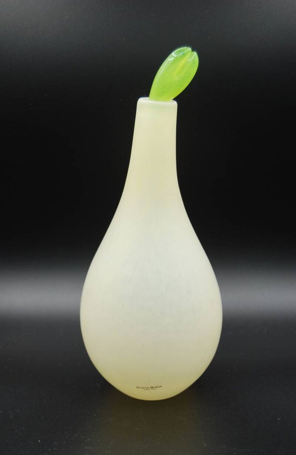 KOSTA BODA: GUNNEL SAHLIN: DECANTER "NATURALIS IN YELLOW AND GREEN, SIGNED
