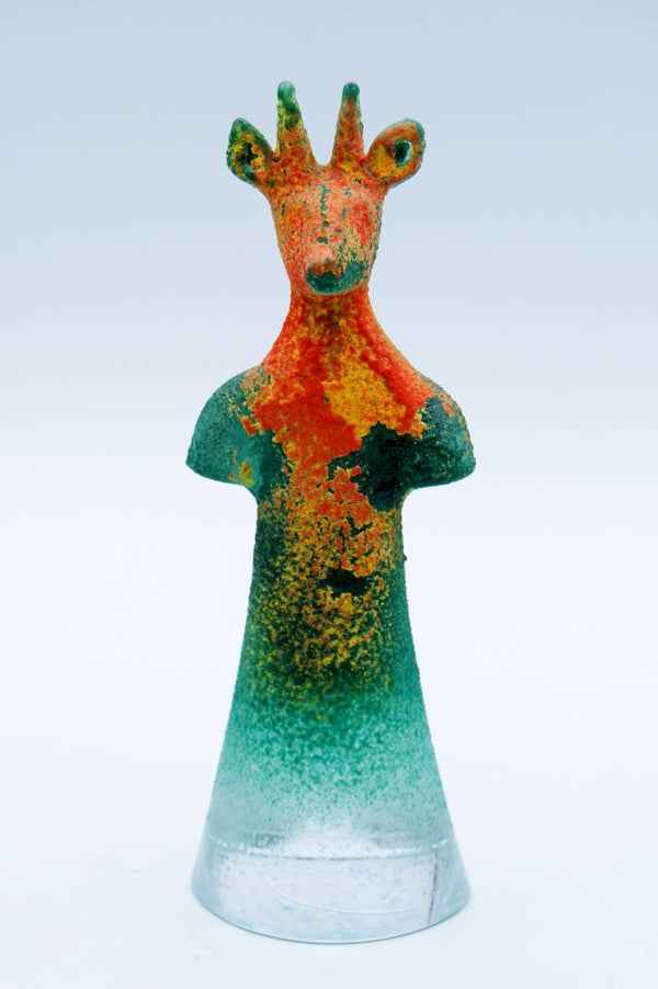 BEAUTIFUL ART OBJECT THE WELL; THE DEAR.  IN VERY GOOD CONDITION.
