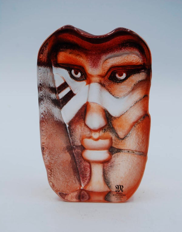 MALERAS: MATS JONASSON: ART OBJECT "KWIOK" IN RED. SIGNED. 13 CM