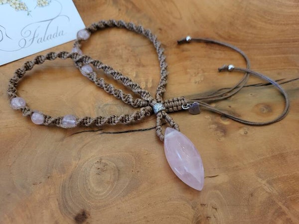 Falada's ~ Rozenkwarts Amulet