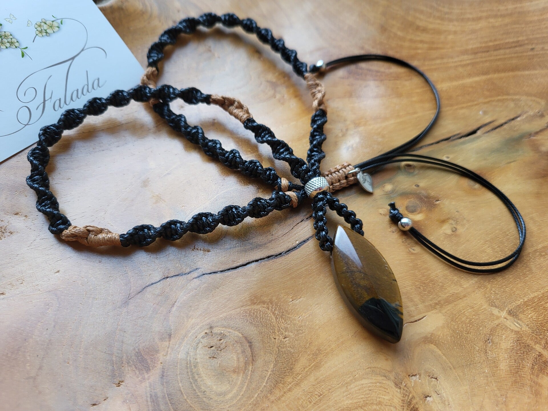 Falada's ~ Tijgeroog Amulet