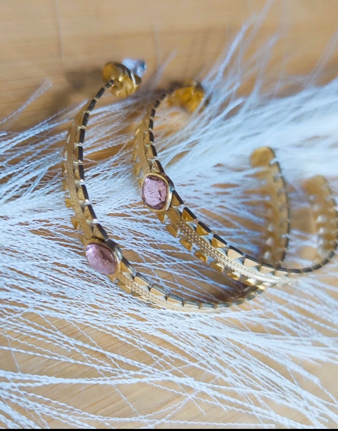 Créoles en acier avec pierre Swarovski rose