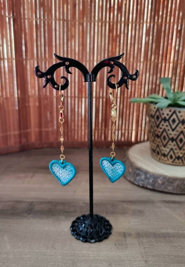 Boucles d'oreilles brodées cœur fait main personnalisation offerte