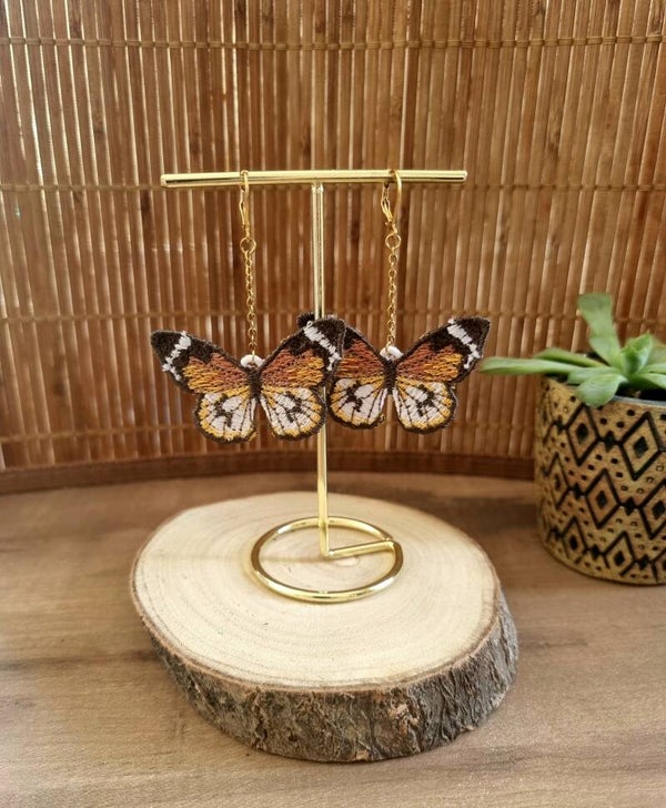 Boucles d'oreilles brodées papillon création artisanale
