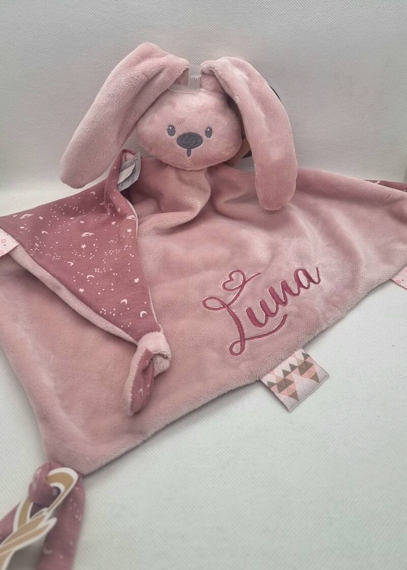 Broderie prénom sur un doudou 