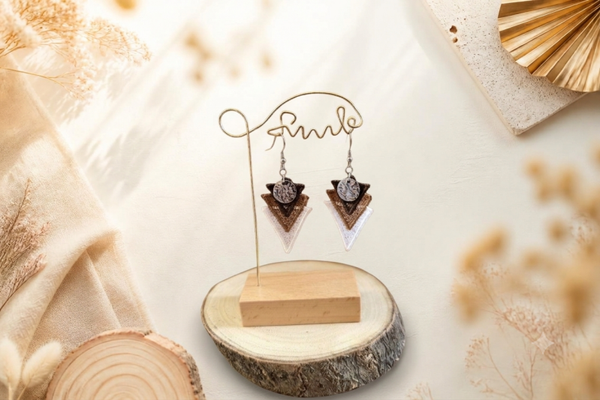 Boucles d'oreilles brodées triangles création unique et artisanal