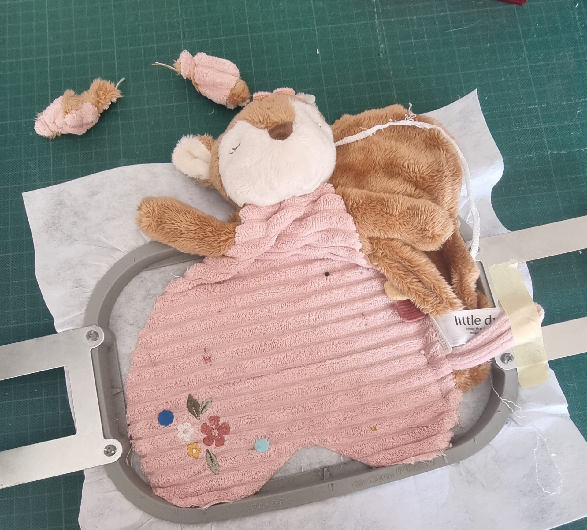 Doudou sur cadre broderie 