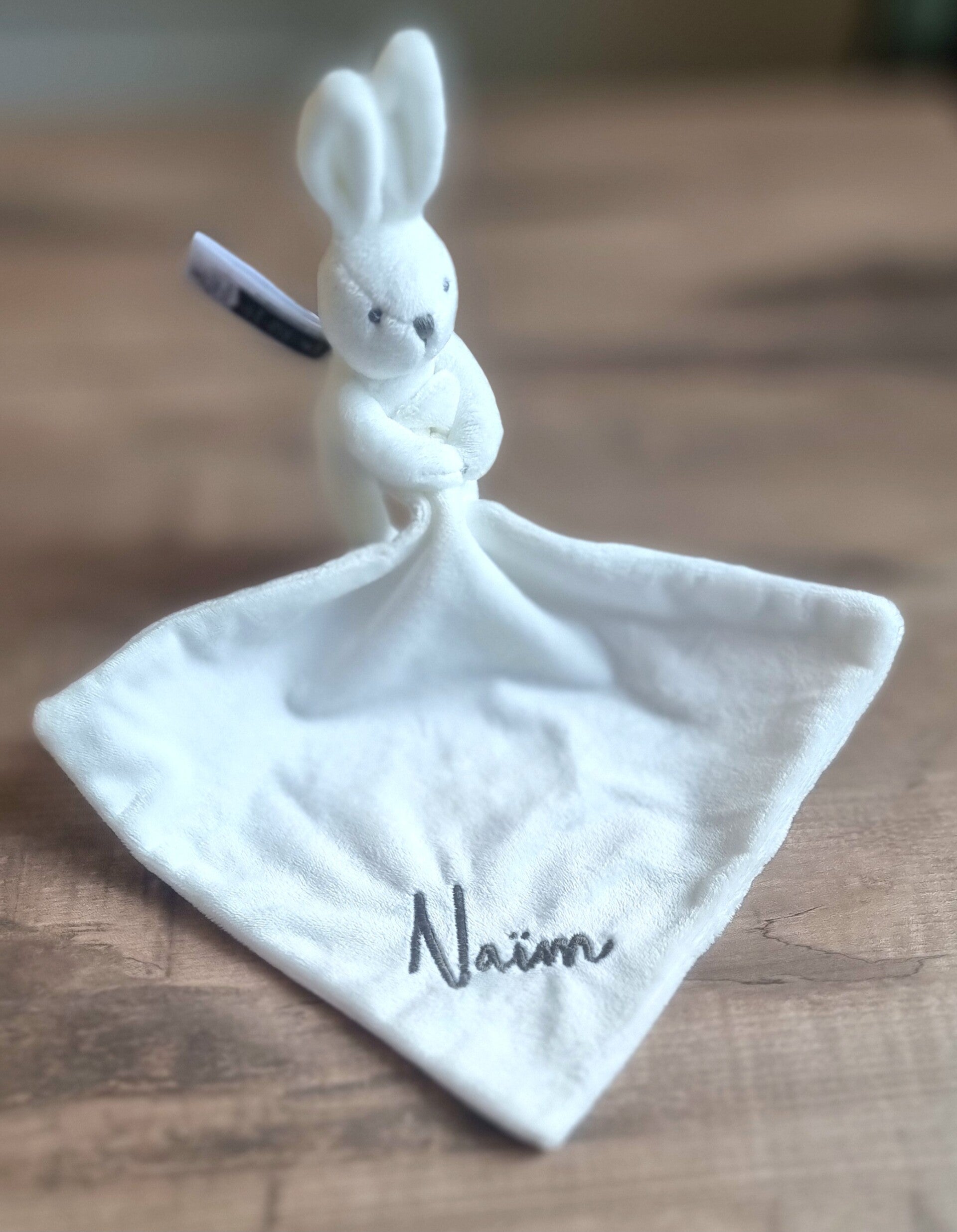 Doudou lapin brodé 