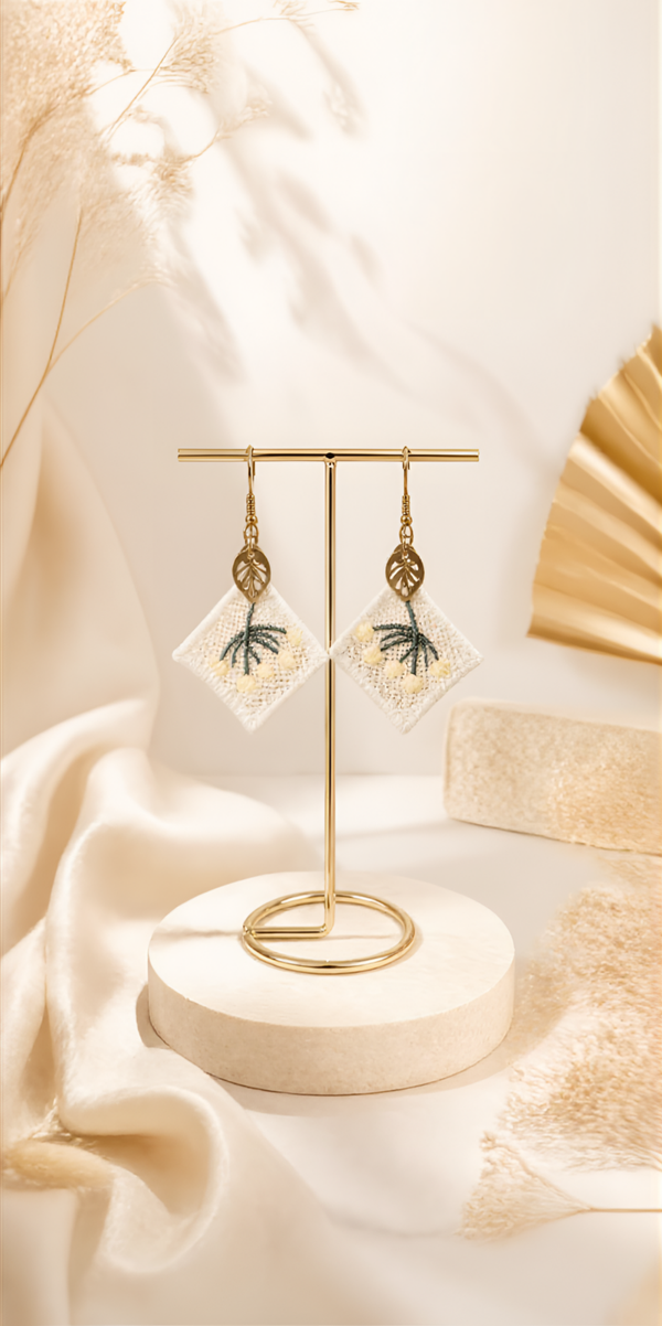 Boucles d'oreilles brodées losange et nature végétale fait main