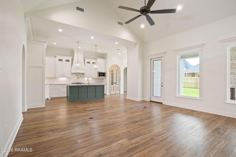 203-prague-ave-youngsville-la-6-standard.jpg