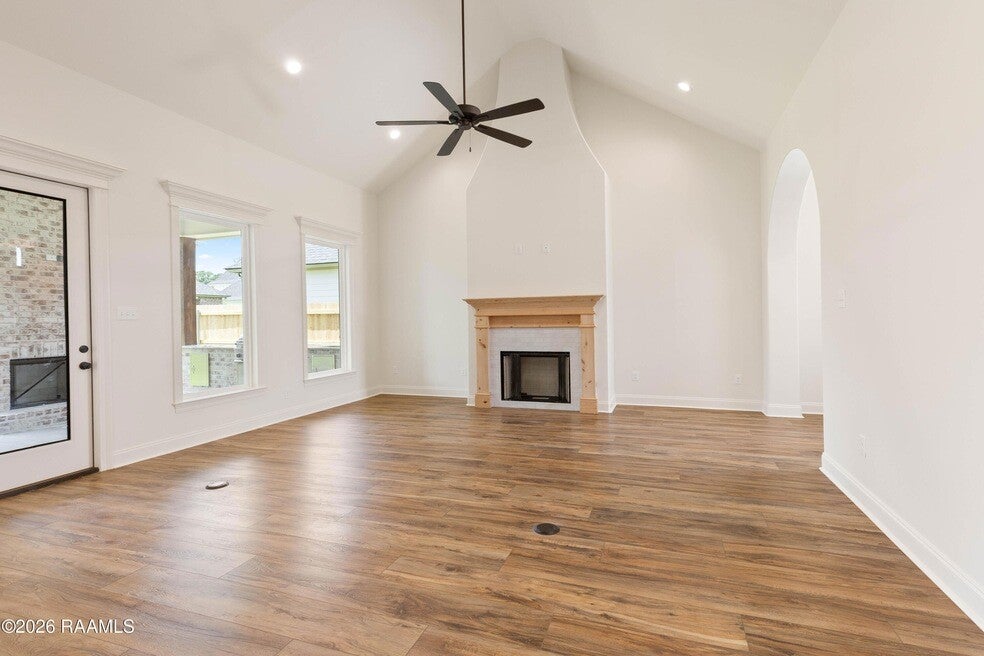 203-prague-ave-youngsville-la-8-standard.jpg