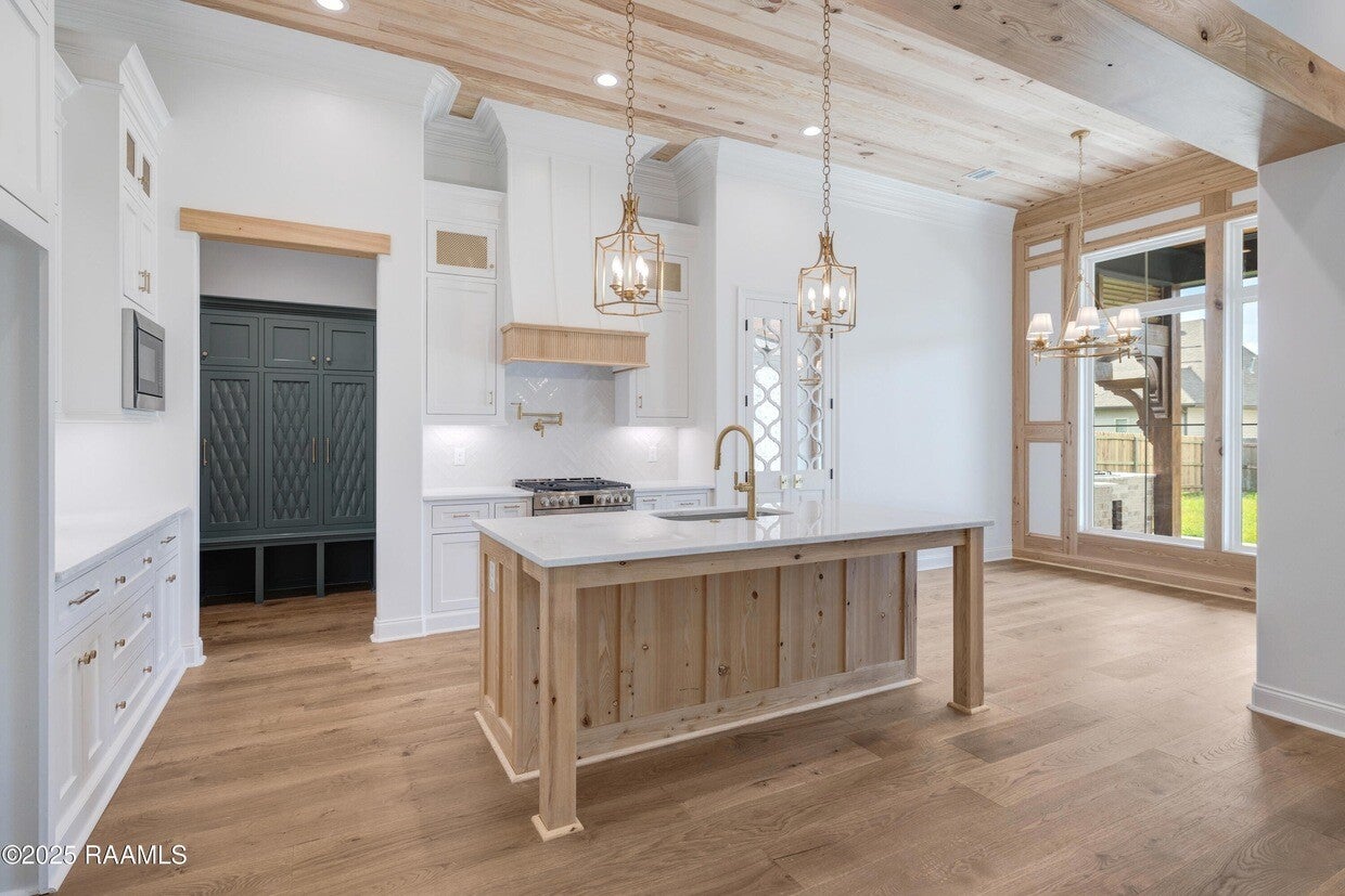 204-sabal-grove-ln-youngsville-la-5-standard.jpg
