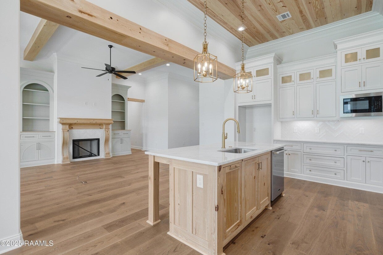 204-sabal-grove-ln-youngsville-la-7-standard.jpg