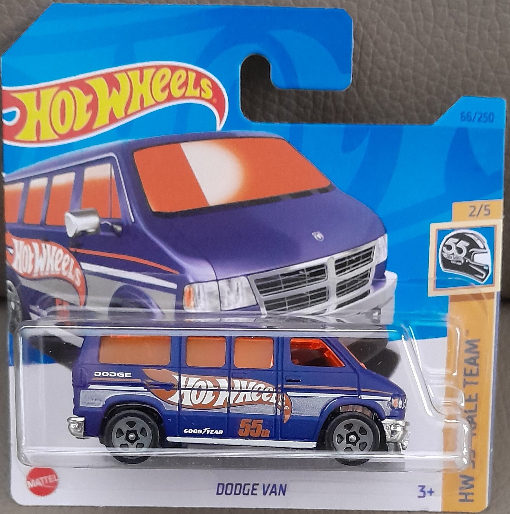 Hot Wheels HW 55 Race Team 2/5 Type Dodge Van