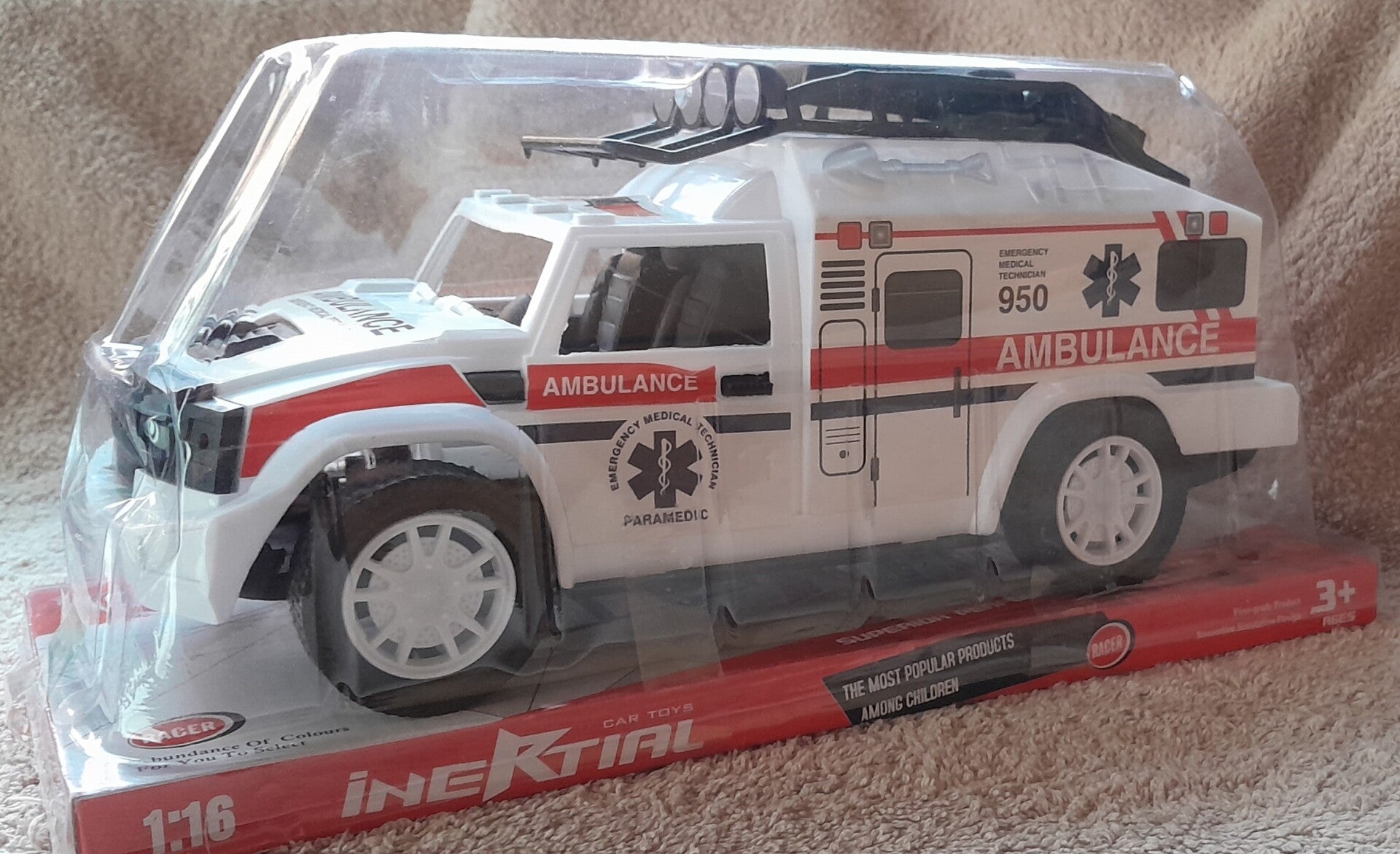 Mega Creative Ziekenwagen Met Terugtrekfunctie 33 x 16 x 16 CM