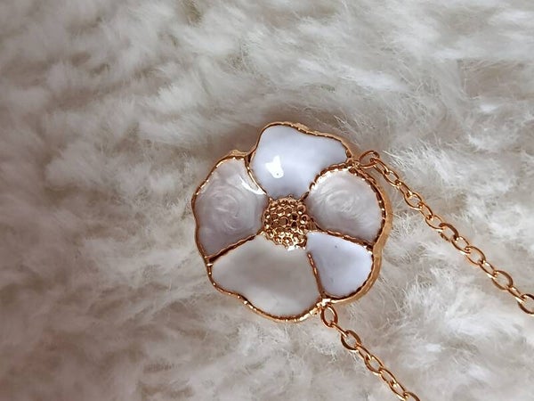 COLLIER FLEUR BLANCHE