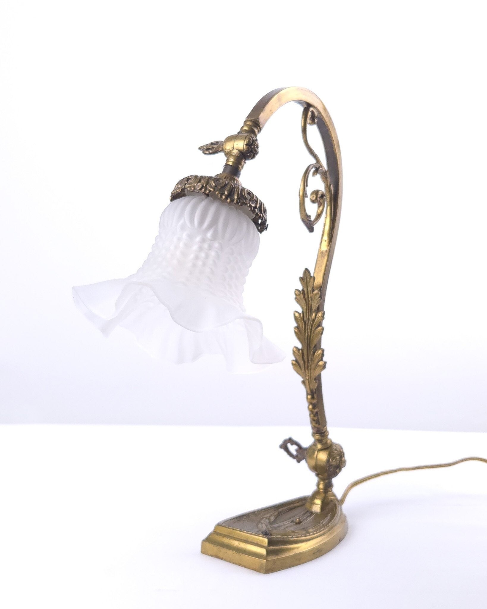 Antieke Art Nouveau tafellamp glazen kap
