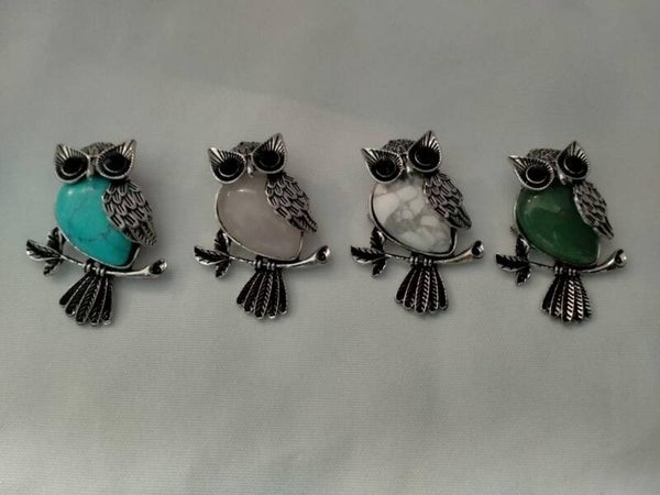 uil edelsteen broche