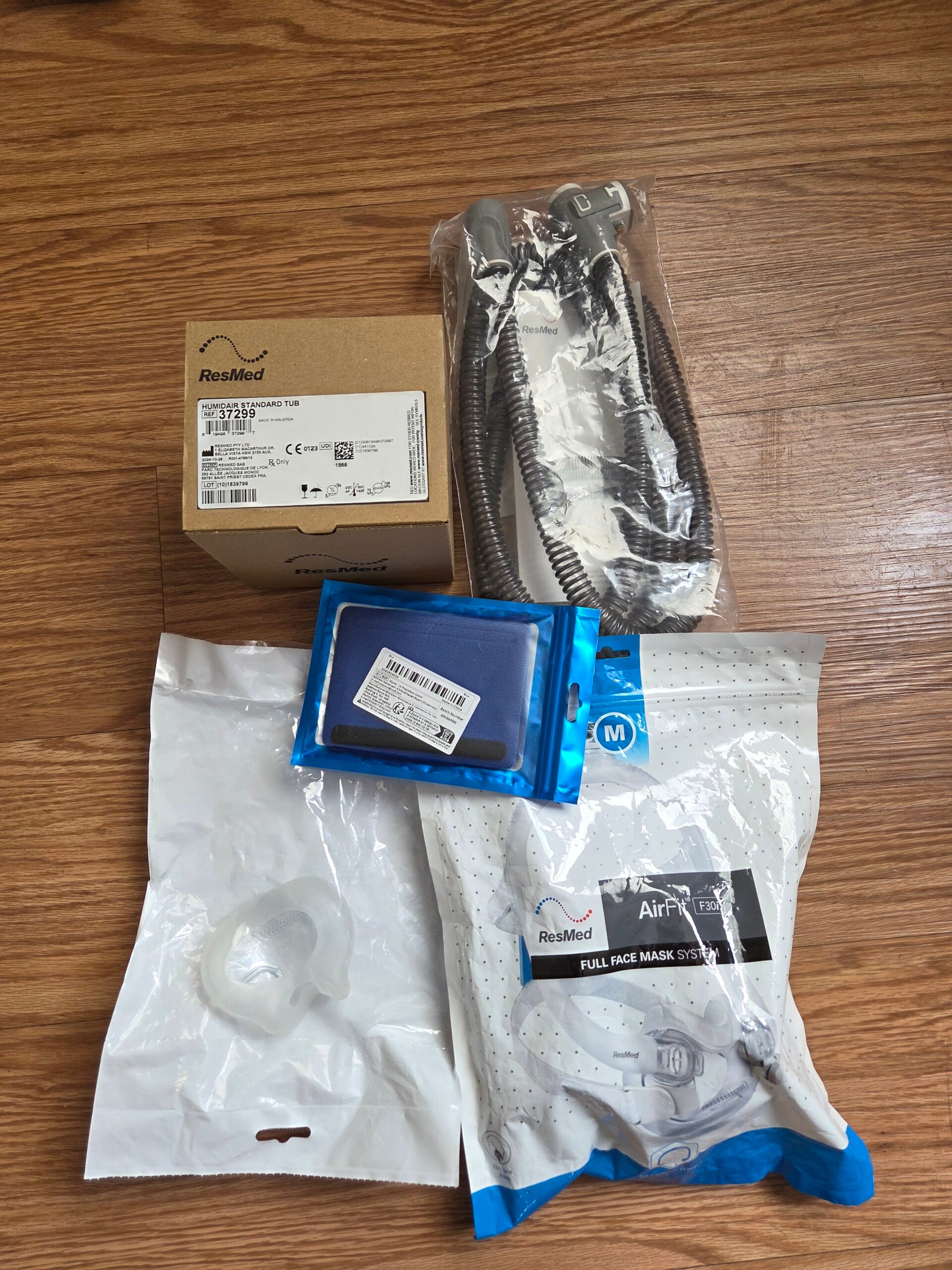 Resmed F30i Full Face Mask System with Extra Cushion Replacement