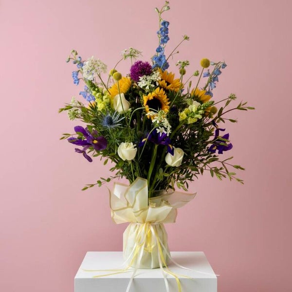 Show stopper Bouquet in a Glass Vase