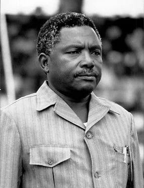 Ali Hassan Mwinyi katika picha ya kihistoria