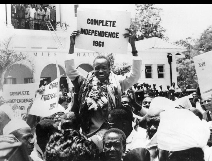 Julius Nyerere akiwa katika mkusanyiko wa kisiasa wakati wa harakati za uhuru