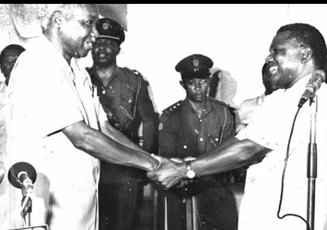 Ali Hassan Mwinyi katika tukio la kihistoria